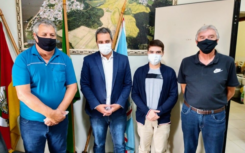 Prefeito Jair recebe Vereador da Capital