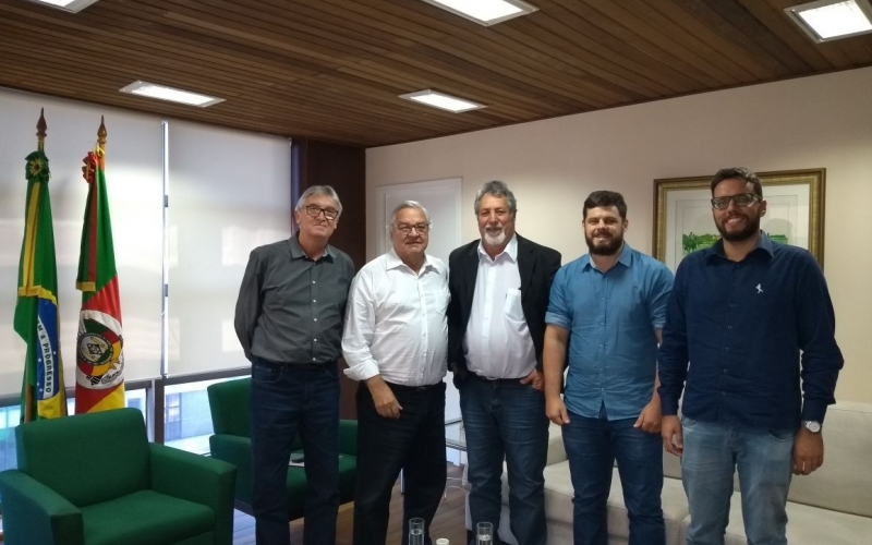 COMITIVA BARRENSE É RECEBIDA NO BADESUL