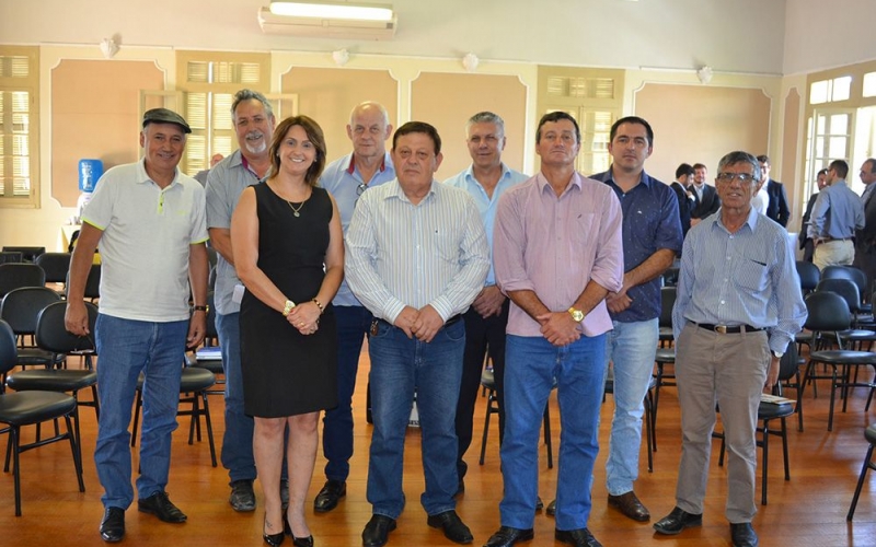 PREFEITOS DA REGIÃO CENTRO-SUL ASSINAM TERMO PARA IMPLANTAÇÃO DE NOVO E MODERNO SISTEMA DE ILUMINAÇÃO PÚBLICA 